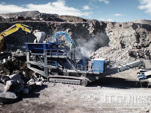 履帶式移動破碎機野外作業(yè)現(xiàn)場 履帶式移動破碎機野外作業(yè)現(xiàn)場