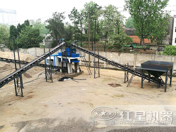 沖擊式破碎機工作現(xiàn)場 沖擊式破碎機工作現(xiàn)場