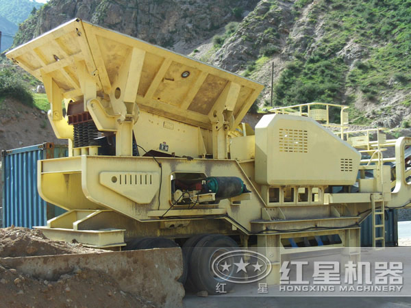 山石破碎現場 山石破碎現場