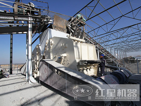 反擊式破碎機工作現場 反擊式破碎機工作現場