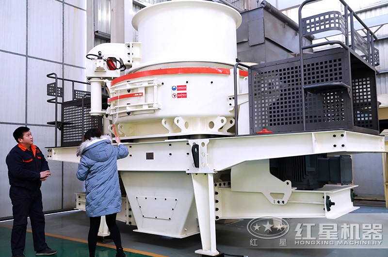 客戶來廠參觀考察制砂設(shè)備中 客戶來廠參觀考察制砂設(shè)備中