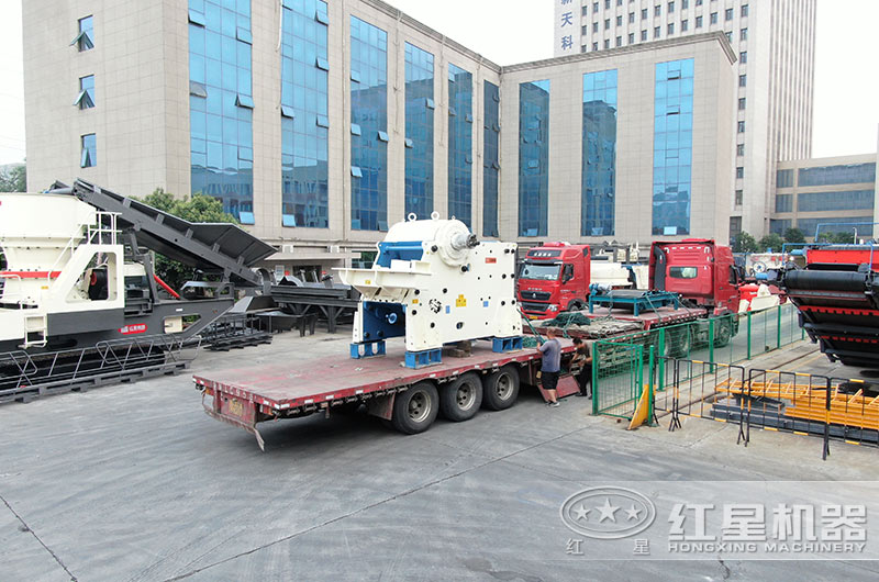 粗破顎破機固定裝車發貨中 粗破顎破機固定裝車發貨中