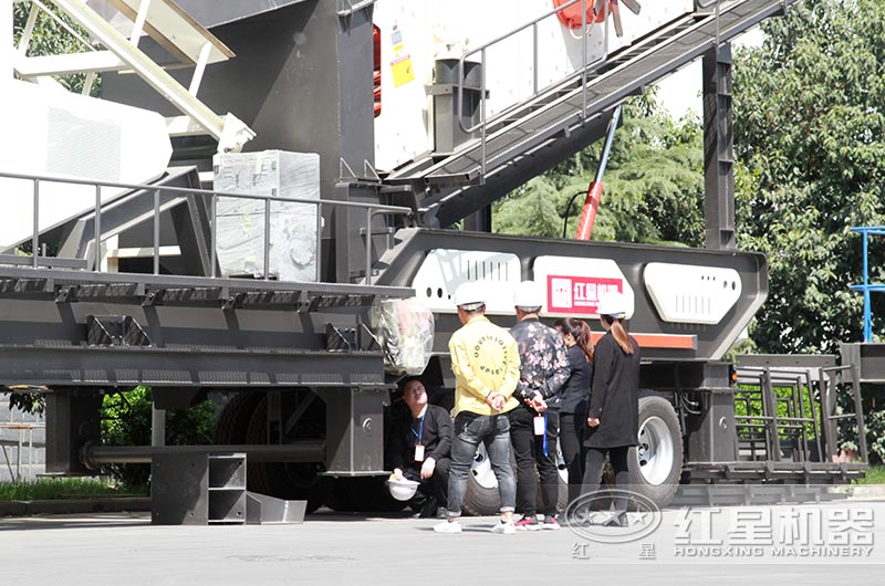 現場實拍——用戶來廠考察設備 現場實拍——用戶來廠考察設備